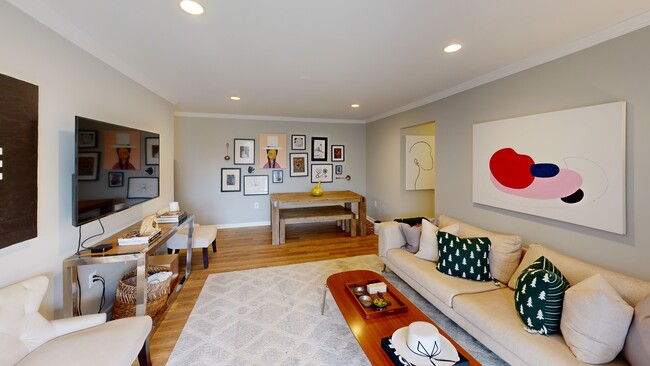 1914 Wilson Ln unit 202, McLean, VA 22102 - photo 2