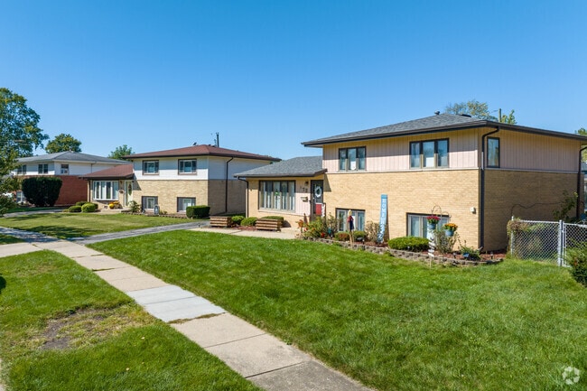 American foursquare homes with large lawns are common in North End.