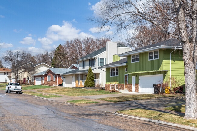 You will find a mixture of housing types in North Hills including split-level and colonials.