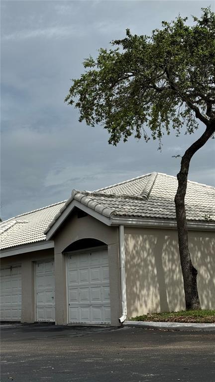 2831 N Oakland Forest Dr, Oakland Park, FL 33309