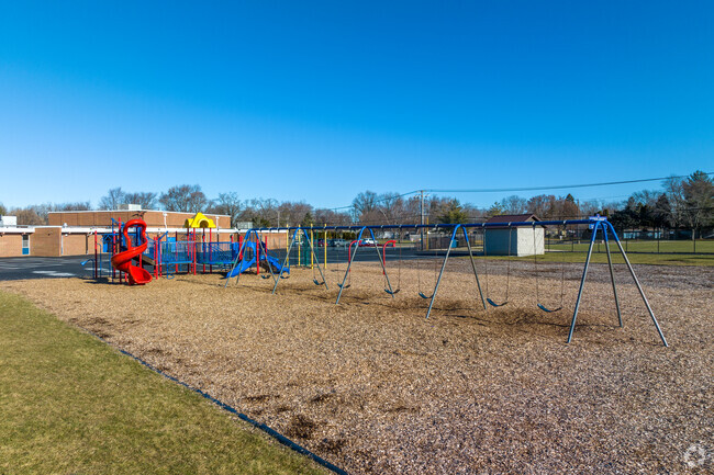 Perry Elementary School has 372 students.