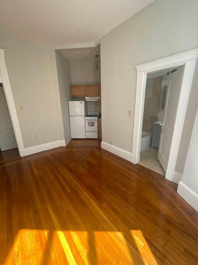38 Hemenway St unit 1, Boston, MA 02115 - photo 4