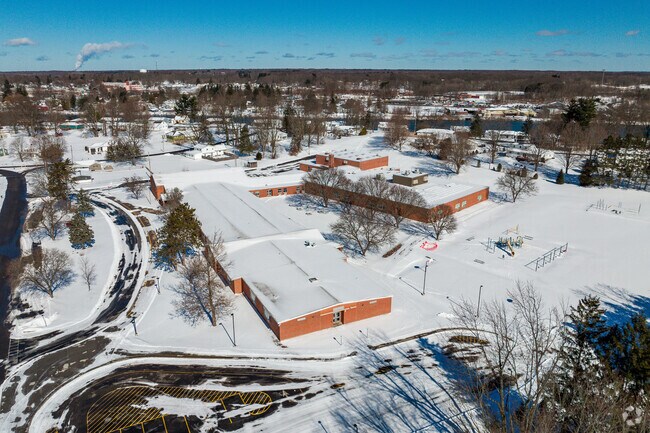 J.E. Lanigan School in Fulton has a student-teacher ratio of 11 to 1 (2024).