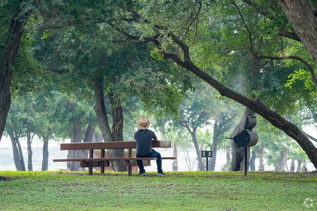 Anzalduas County Park has multiple rest areas with bbq pits accessible throughout.