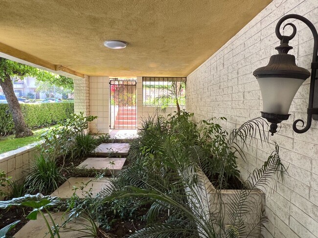 Margate Apartments, Encino, CA 91316 - photo 5