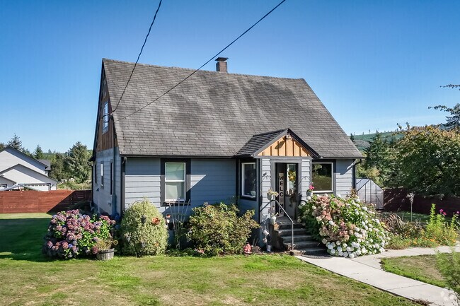 Cottages and craftsman style homes are a great option for smaller families in Svensen.