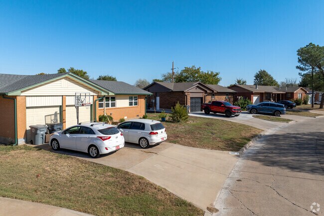 Pecan Grove streets are lined with ranch-styled dwellings.
