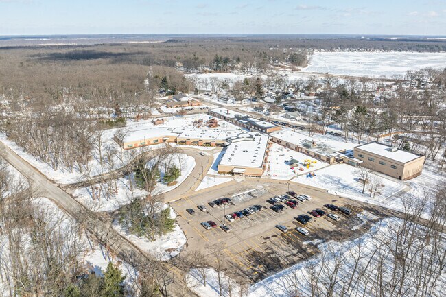 Oakridge Lower Elementary School is located in Muskegon, Michigan.