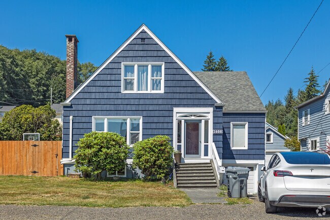 West End, WA homes vary in color, with bright bold colors being the preferred choice.