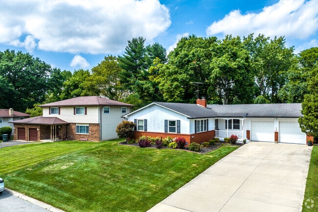 Homes in Walnut Hills ar mostly midcentury builds.