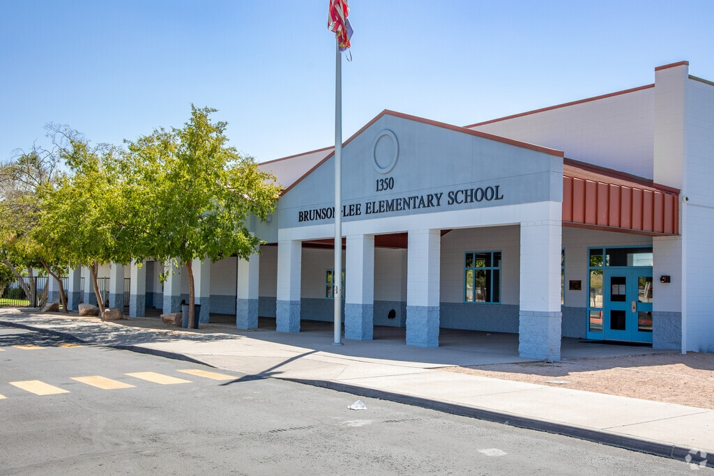 Brunson-Lee Elementary School is a great school within the Papago neighborhood in Phoenix.