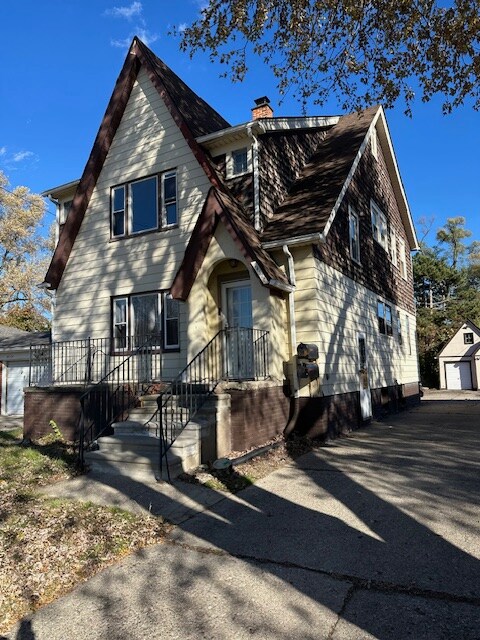 24320 Flower Ave Unit 2, Eastpointe, MI 48021