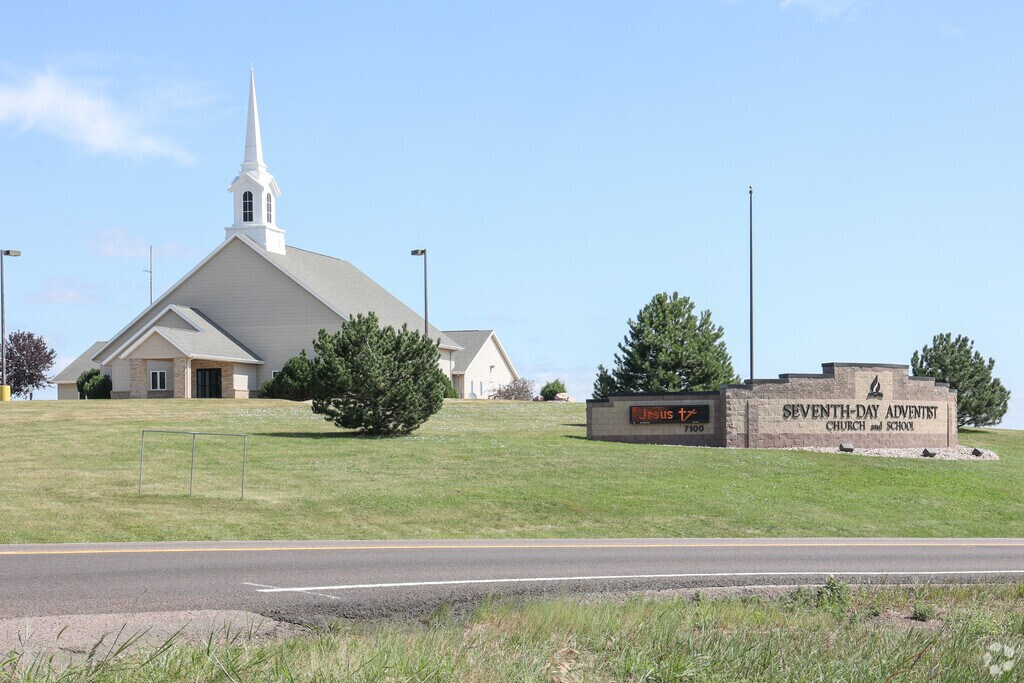 Sioux Falls Adventist School serves students in grades K through 8th.
