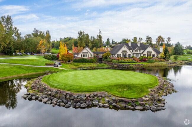 Echo Falls Country Club near High Bridge has a picturesque golf course surrounded by nature.