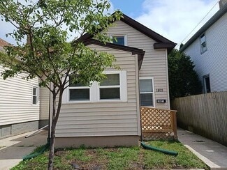 1821 Marquette St, Racine, WI 53402