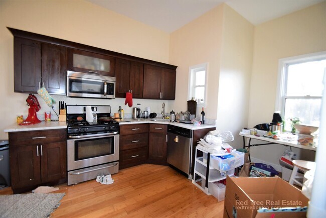 18 Cobden St, Roxbury, MA 02119 - photo 6