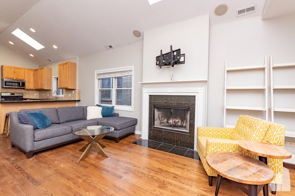 1449 W Walton St unit 3, Chicago, IL 60642 - photo 1