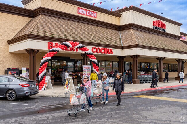 Superior Grocers recently opened a new store in Dinuba.