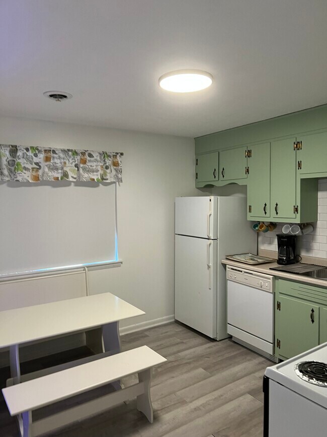 17228 Ashley Hills Cir unit 3, Abingdon, VA 24211 - photo 5