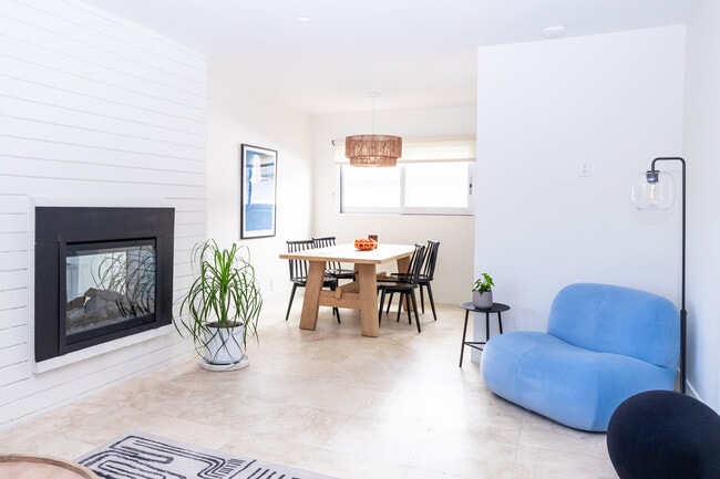 Stay Lola, Beverly Hills, CA 90211 - photo 2