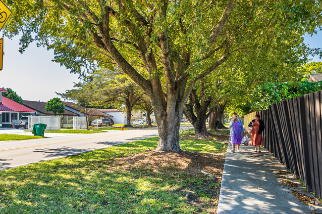 Take a walk in the peaceful streets of Lindgren, FL.