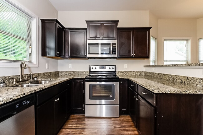 1024 Allegiance Dr, Locust Grove, GA 30248 - photo 6