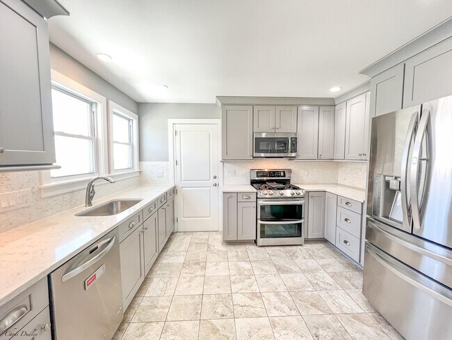 35 Bowdoin St unit 35, Arlington, MA 02474 - photo 2