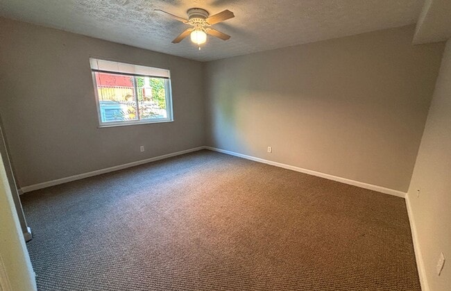 525 Lowell Ave unit 525-08, Cincinnati, OH 45220 - photo 4