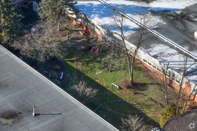Pittsburgh Sunnyside K-8 has a courtyard for kids to run around and have fun in.
