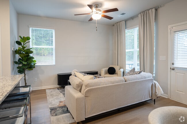 3BR, 2BA - 1378SF - Isabella - Living Room