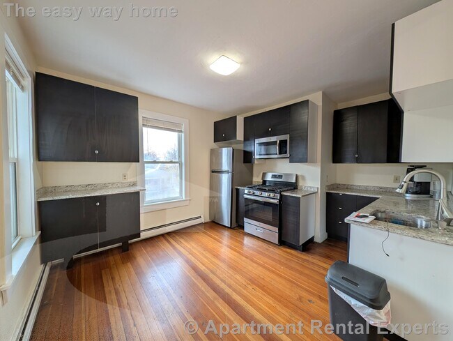 66 Pleasant St unit 3, Cambridge, MA 02139 - photo 2