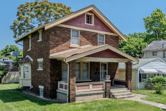 Homes in Milo-Grogan are typically 3 bedrooms, 1 bathroom.