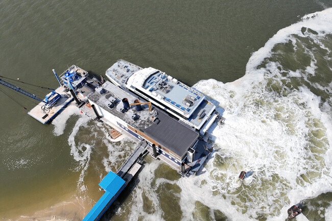 Commuters can take a short Ferry ride from the Highlands to New York City.