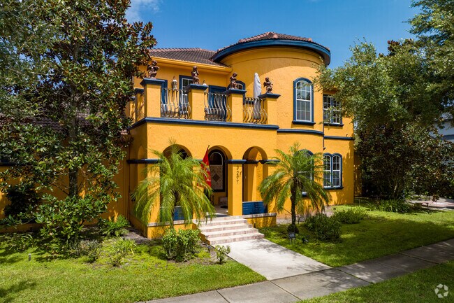 A large bright Mediterranean style home in Harmony