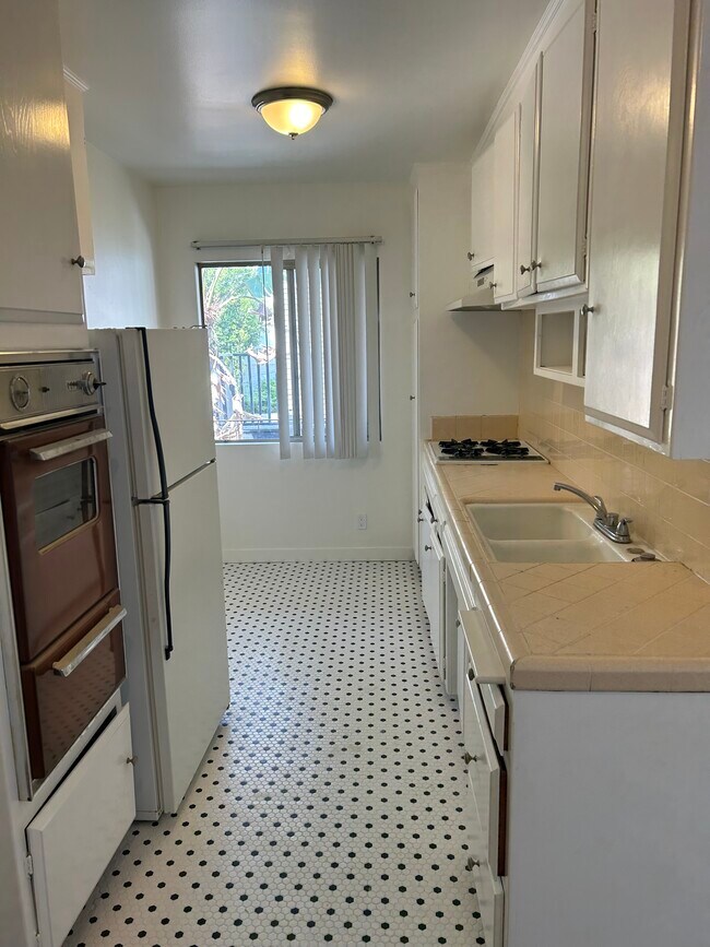 123 S St Andrews Place unit 12, Los Angeles, CA 90004 - photo 5