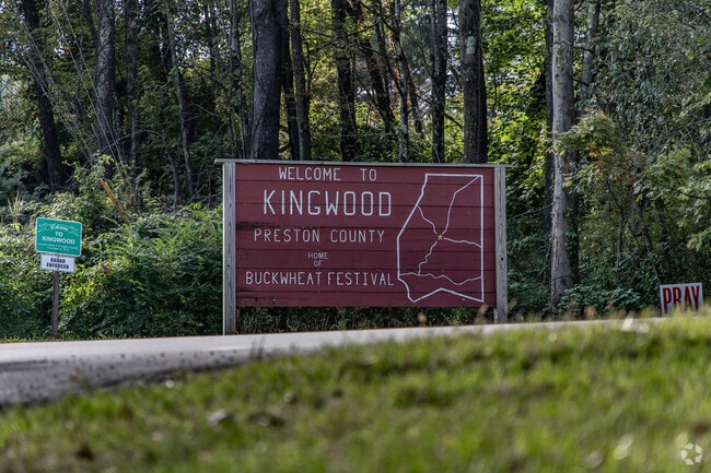 Kingwood proudly welcomes visitors with large signs entering the area.