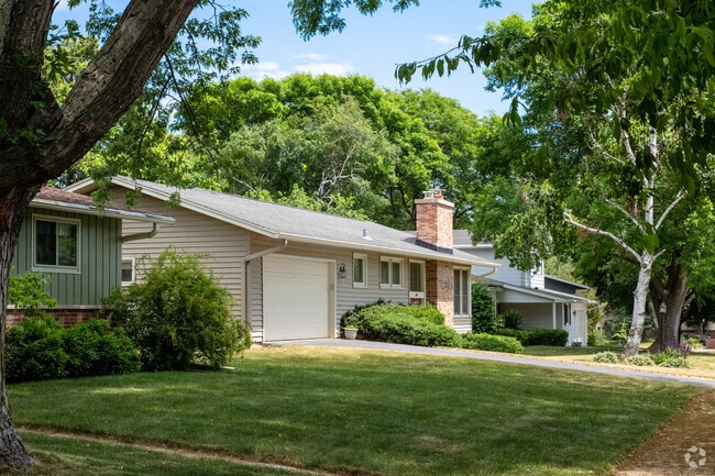 Most of the homes in Orchid Heights were built in the late 20th Century.
