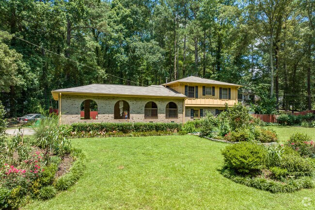 Split-level homes with a large yards are found throughout the Stone Mountain neighborhood.