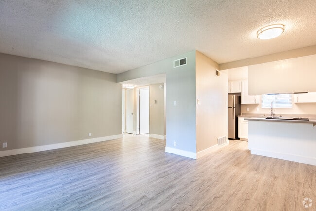 2BR, 1BA - 850SF
