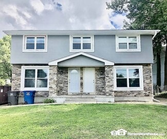 4926 Madison Ave, Des Moines, IA 50310