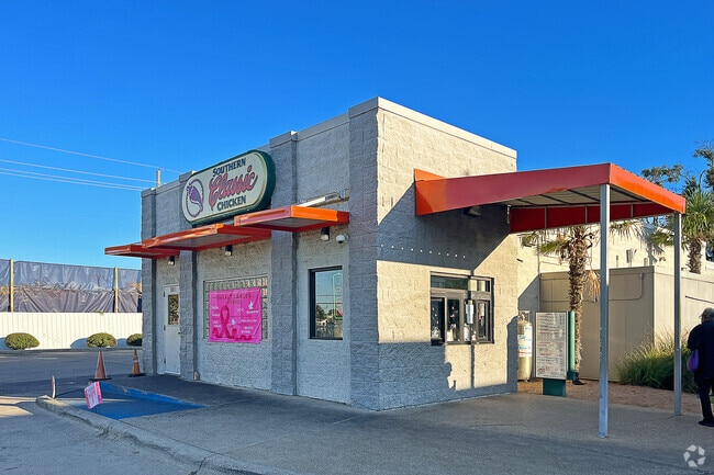 Southern Classic Chicken serves fried chicken in Mooretown and Hollywood Heights.