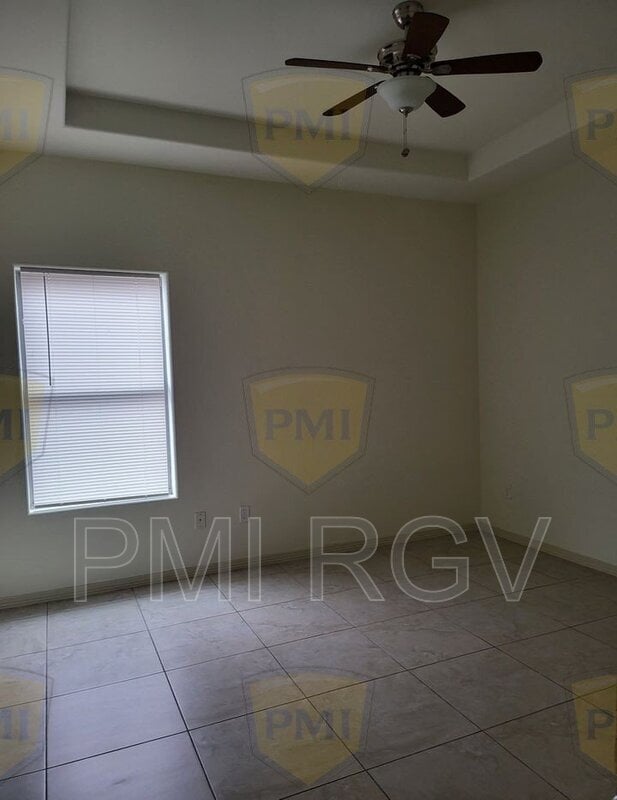 407 N Lotto Ln unit B, Edinburg, TX 78541 - photo 4