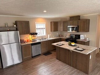 330 Mosswood Ln, Iowa City, IA 52246