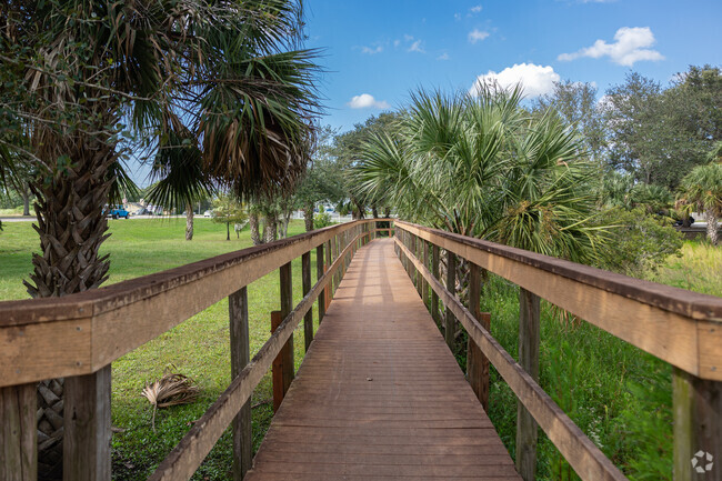 Jim Fleming Ecological Park is a great place to admire nature and local wetlands.