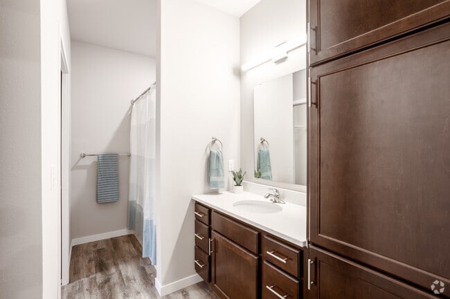 2BR, 2BA - 971SF - Second Bathroom