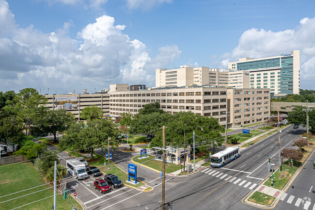 Ochsner Medical Center is a major employer in and around Jefferson, LA.