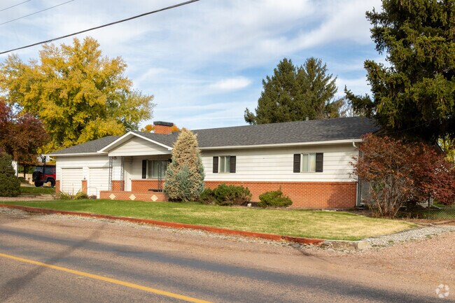 Ranch-style homes are abundant in Lincoln Park.