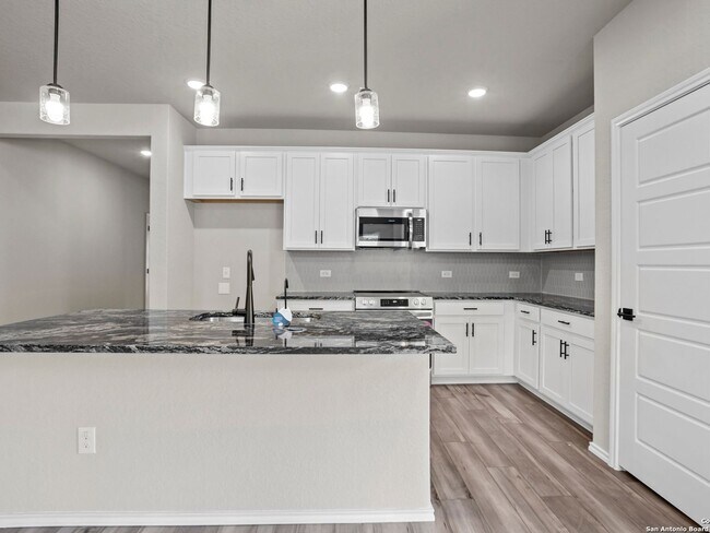 6530 Lowrie, San Antonio, TX 78239 - photo 4