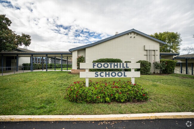 Foothill Elementary School focuses on what students should know, understand, or comprehend.