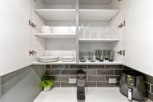 1400 W Peachtree St NW unit ID1351865P, Atlanta, GA 30309 - photo 6